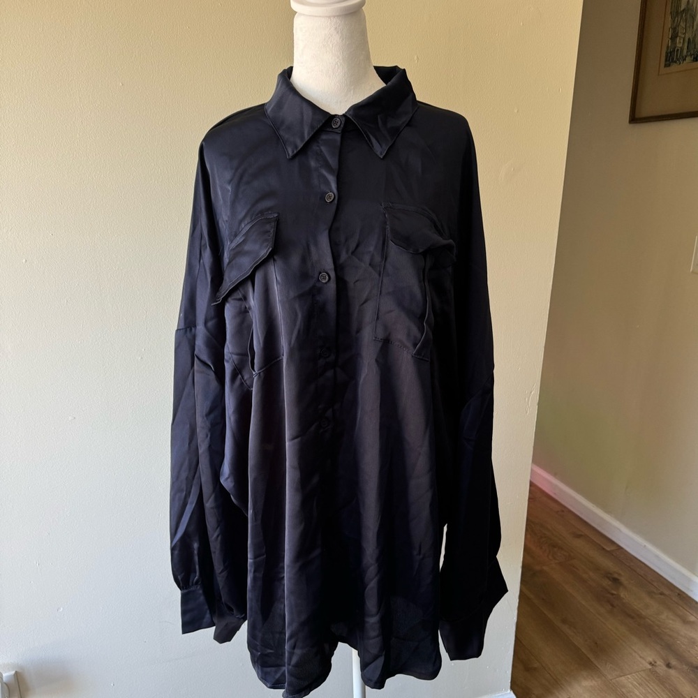 PLUS SIZE NAVY SATIN BUTTON UP✨